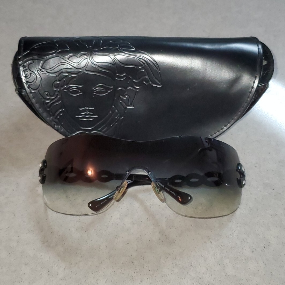 Versace Rimless Black Gradient Sunglasses - Picture 2 of 10